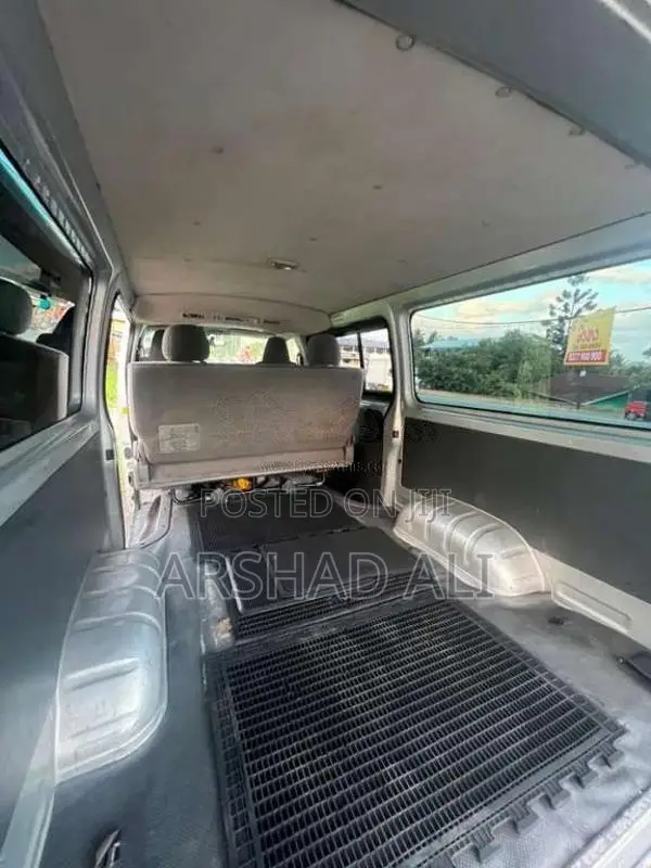 Toyota KDH TRH 200 2011 Van (Used)