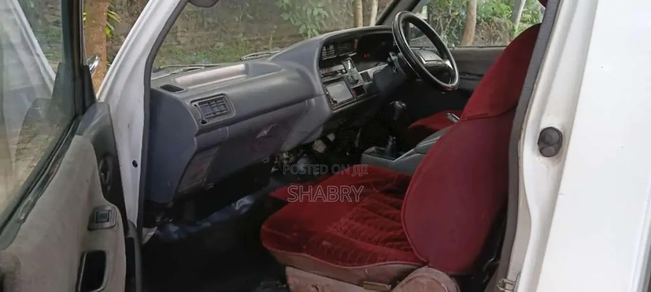 Toyota Dolphin 1993 Van (Used)