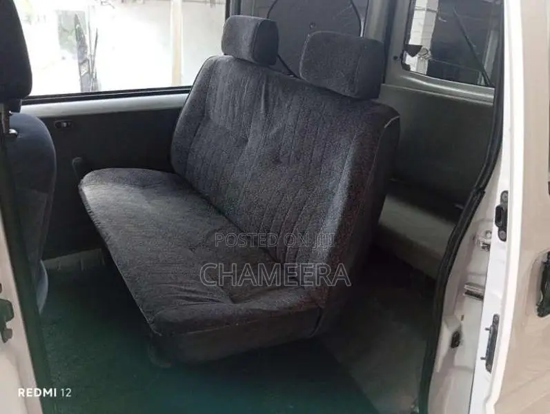 Mitsubishi MiniCab 2000 Van (Used)