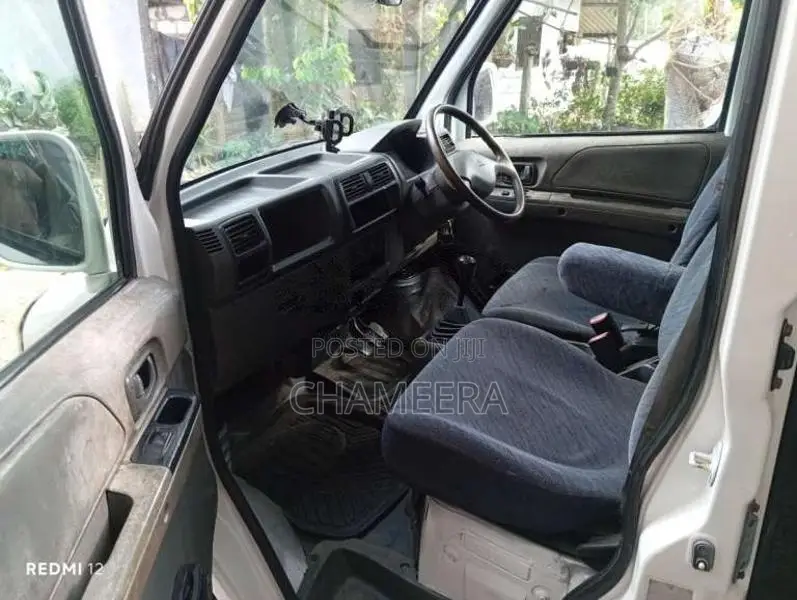 Mitsubishi MiniCab 2000 Van (Used)