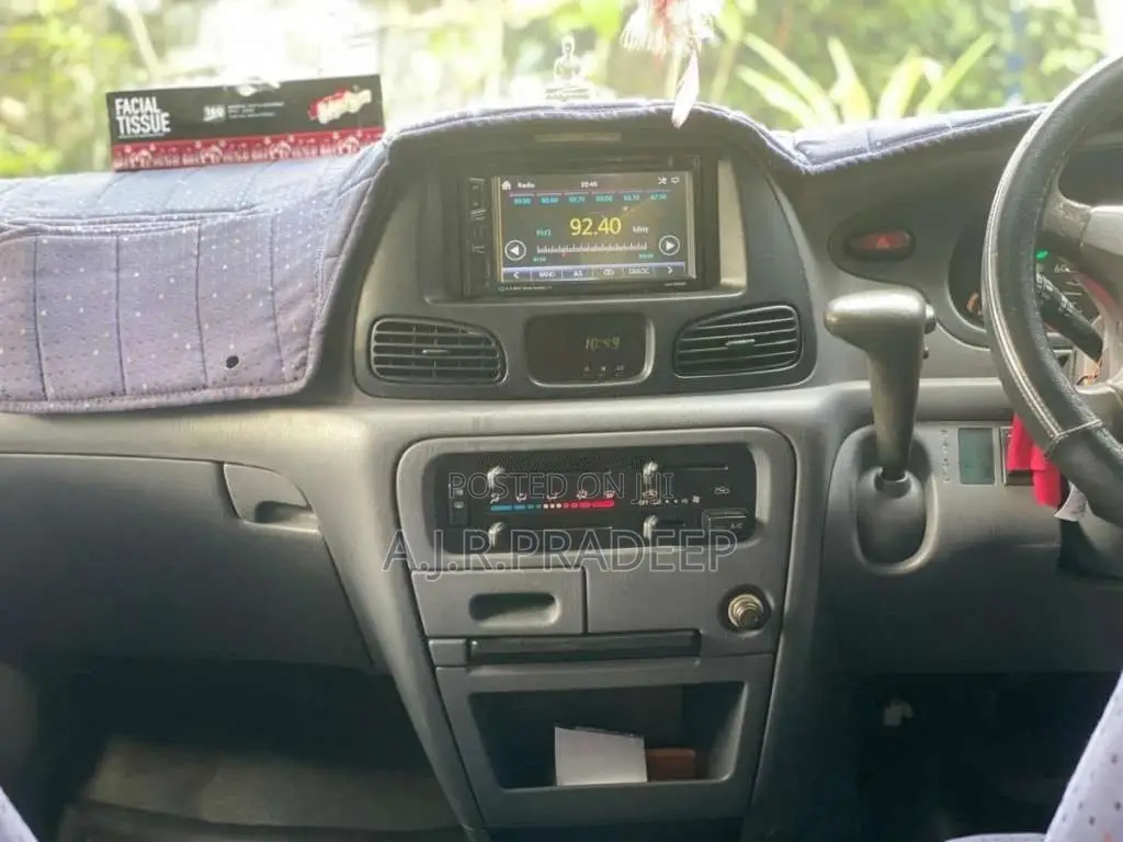 Toyota Noah CR42 1999 Van (Used)