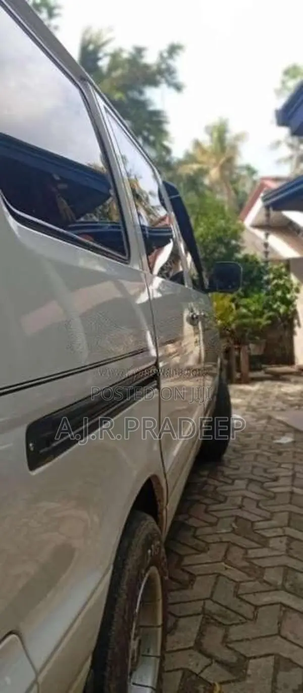 Toyota Noah CR42 1999 Van (Used)