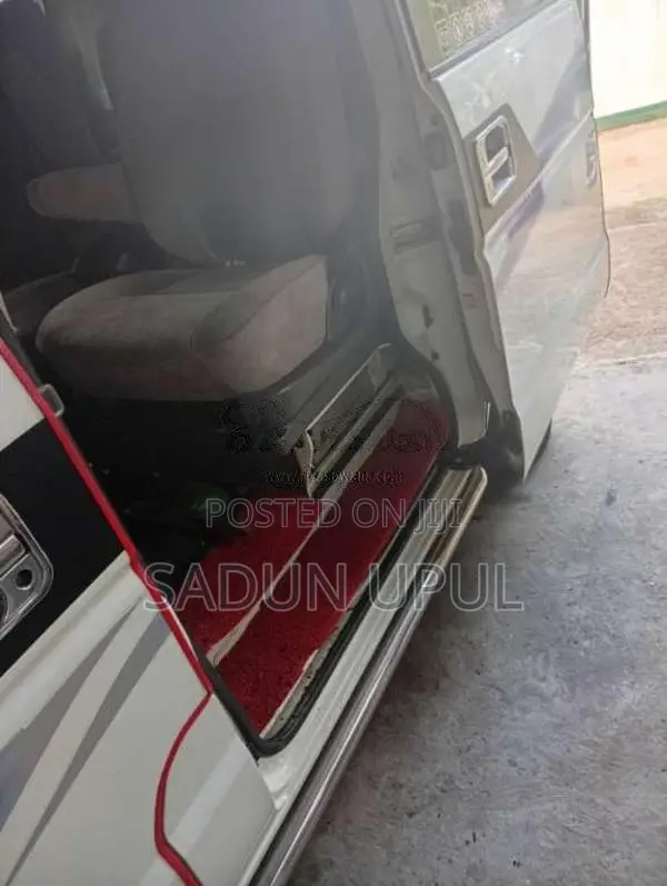 Nissan NV100 2015 Van (Used)