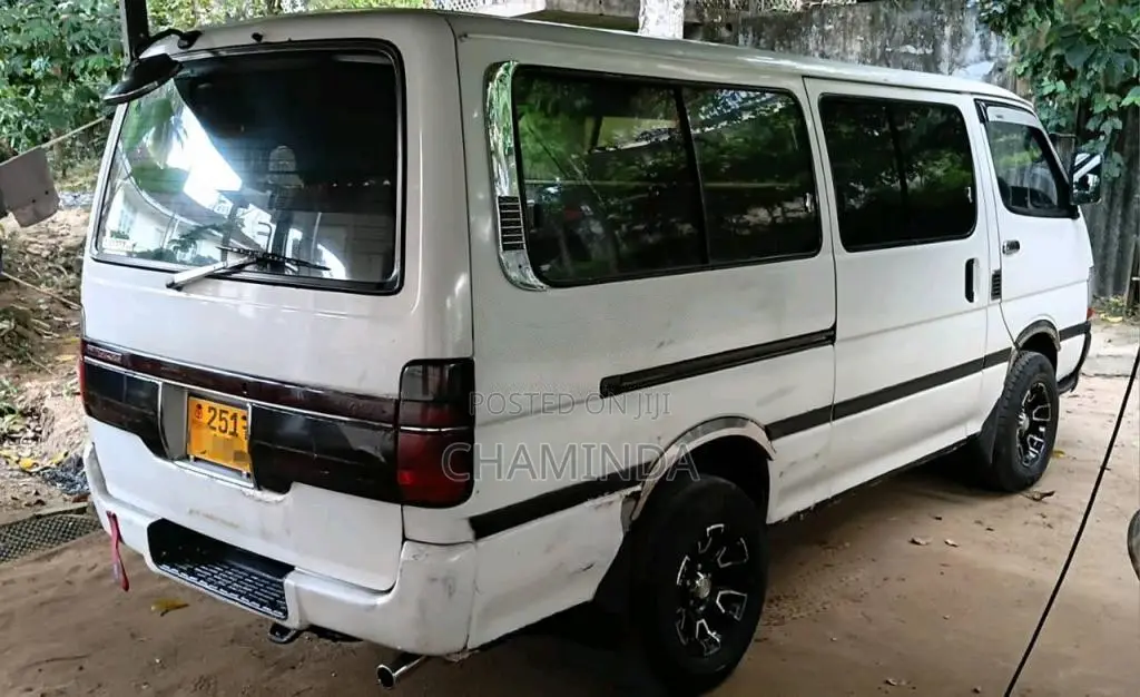 Toyota Dolphin 1998 Van (Used)