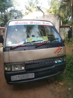 Nissan 27 1995 Van (Used)