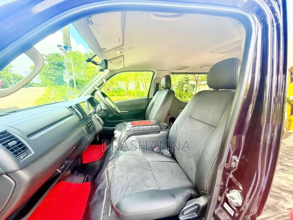 Toyota KDH Dark Prime 2015 Van (Used)