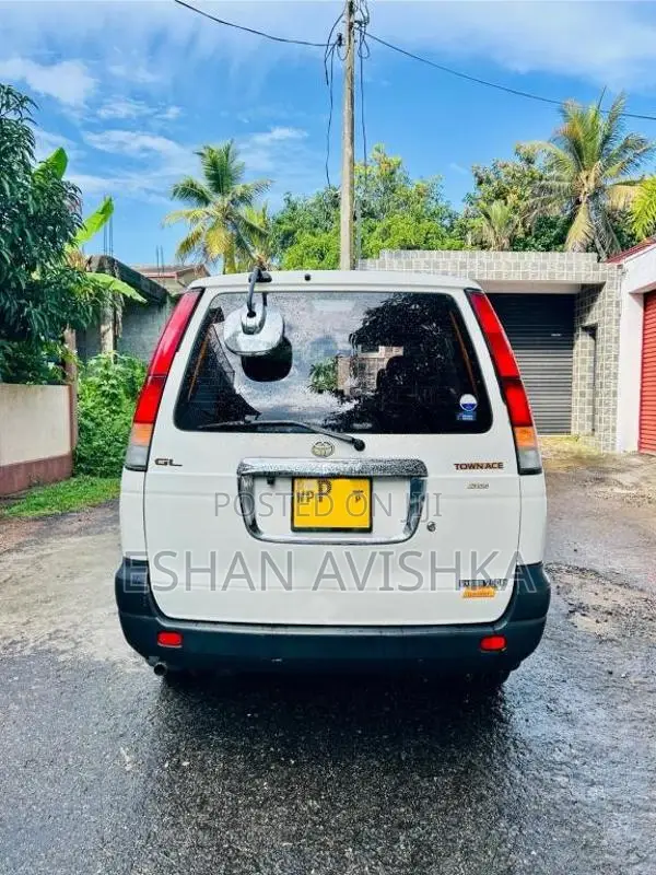Toyota Noah 2007 Van (Used)