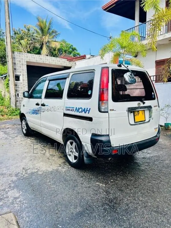 Toyota Noah 2007 Van (Used)
