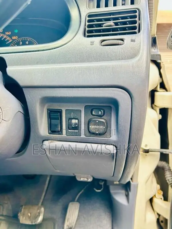 Toyota Noah 2007 Van (Used)