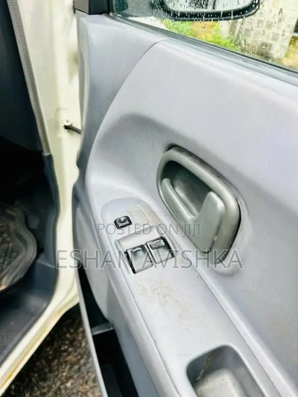 Toyota Noah 2007 Van (Used)