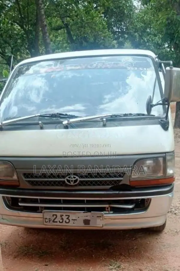 Toyota Dolphin 1994 Van (Used)