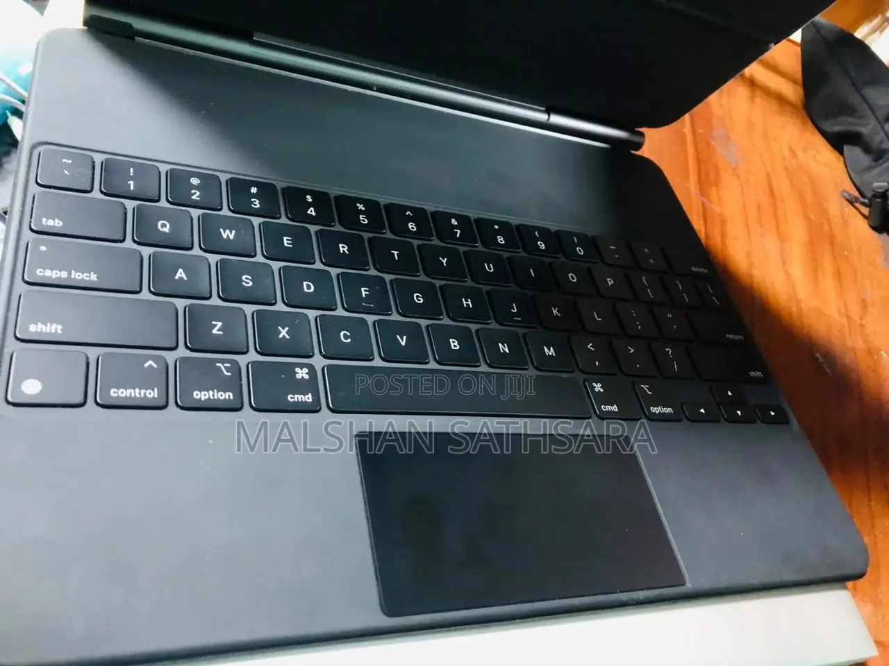 Magic Keyboard for iPad Pro M4 / M5 (2025) With a Magnetic Keyboard