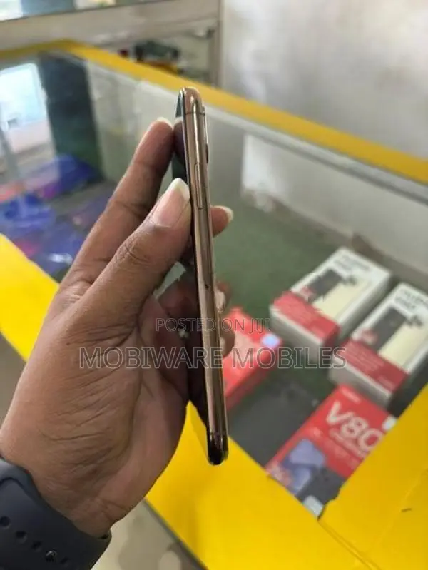 Apple iPhone XS 256GB. (Used)