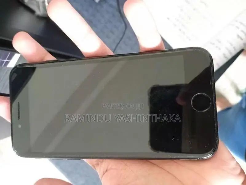 Apple iPhone SE 2 128GB (Used)