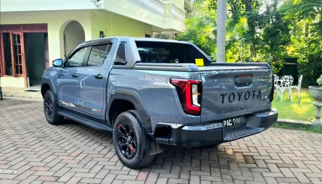 Toyota Hilux 2025 Pickup (Used)