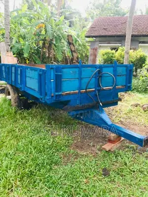 Ford Trailer 2005 Tractor (Used)