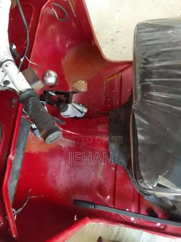 Bajaj RE 2 Stroke 2002 Three Wheel (Used)