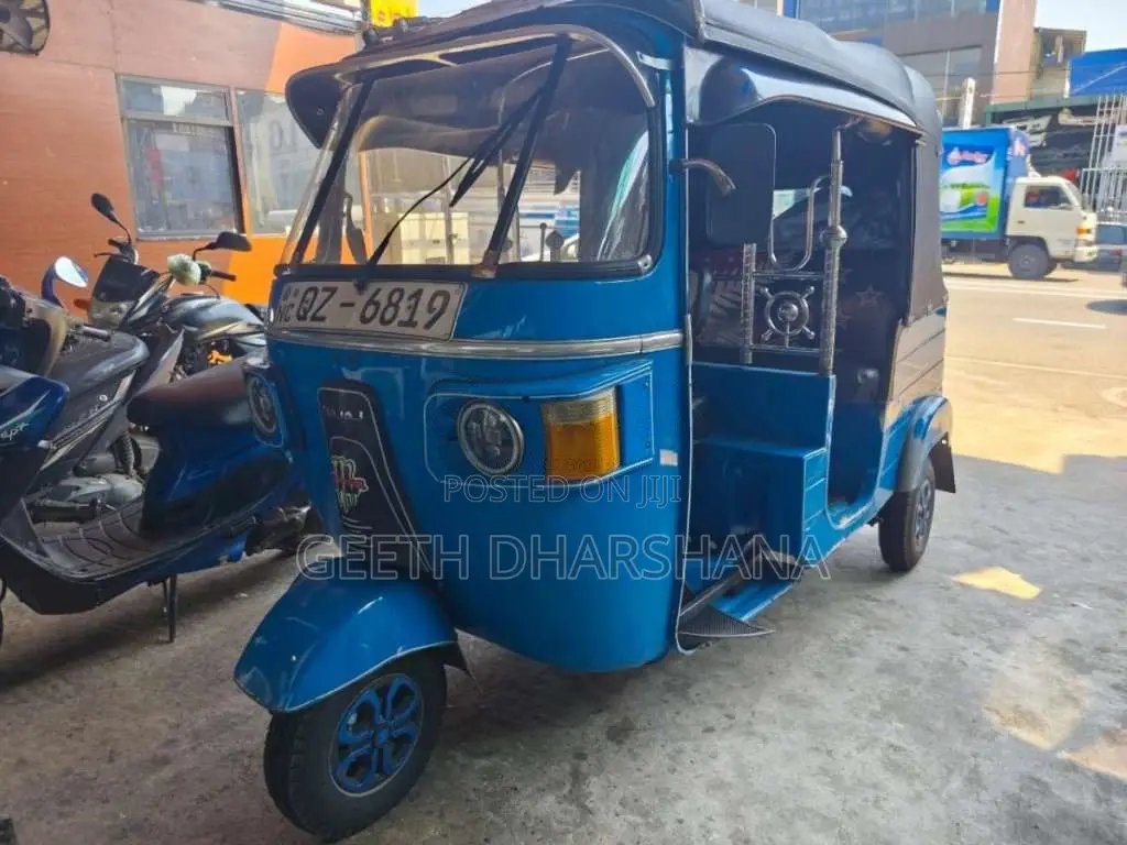 Bajaj 4 Stroke 2010 Three Wheel (Used)