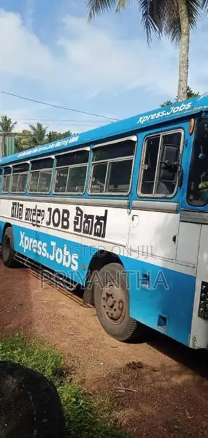 Ashok-Leyland Viking 2004 Bus (Used)