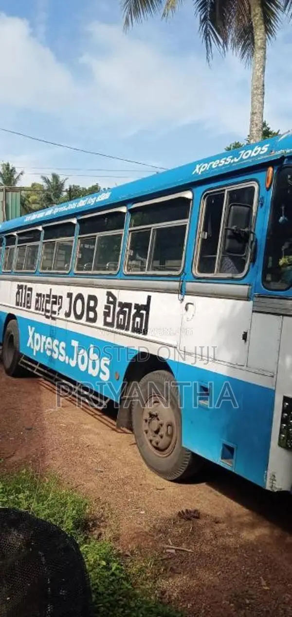 Ashok-Leyland Viking 2004 Bus (Used)
