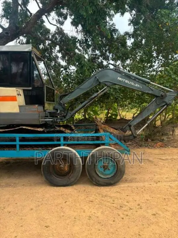 Mitsubishi Mitsubishi 2000 Heavy-Duty (Used)