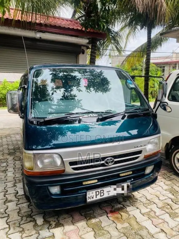 Toyota Dolphin 172 Super Gl 2001 Van (Used)