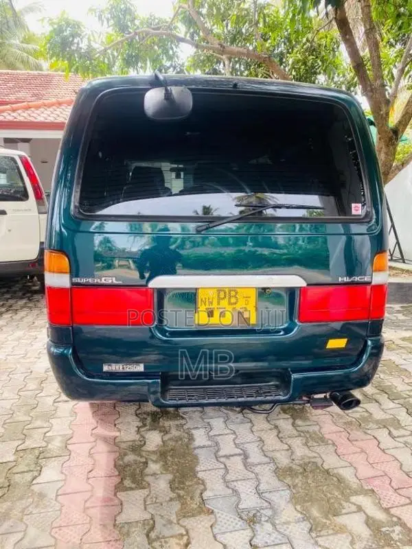 Toyota Dolphin 172 Super Gl 2001 Van (Used)