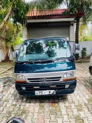 Toyota Dolphin 172 Super Gl 2001 Van (Used)