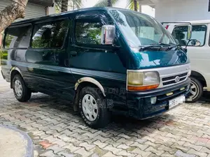 Toyota Dolphin 172 Super Gl 2001 Van (Used)