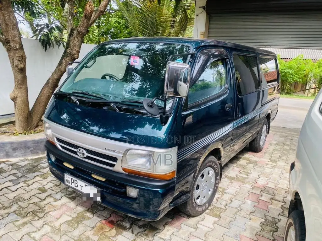 Toyota Dolphin 172 Super Gl 2001 Van (Used)