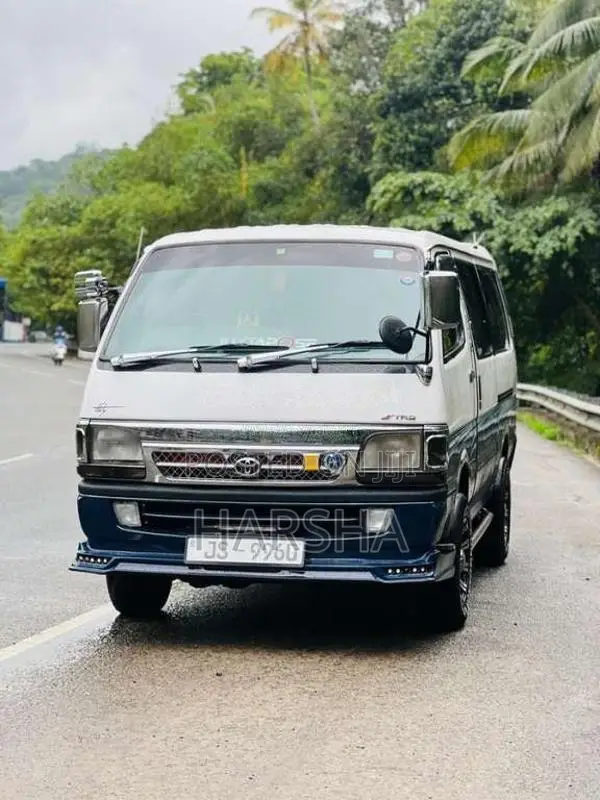 Toyota Dolphin 1999 Van (Used)