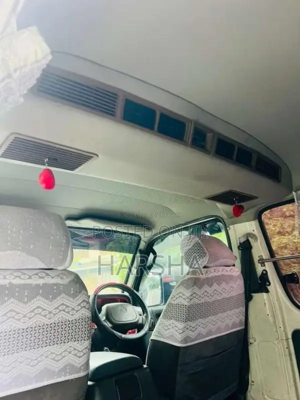 Toyota Dolphin 1999 Van (Used)