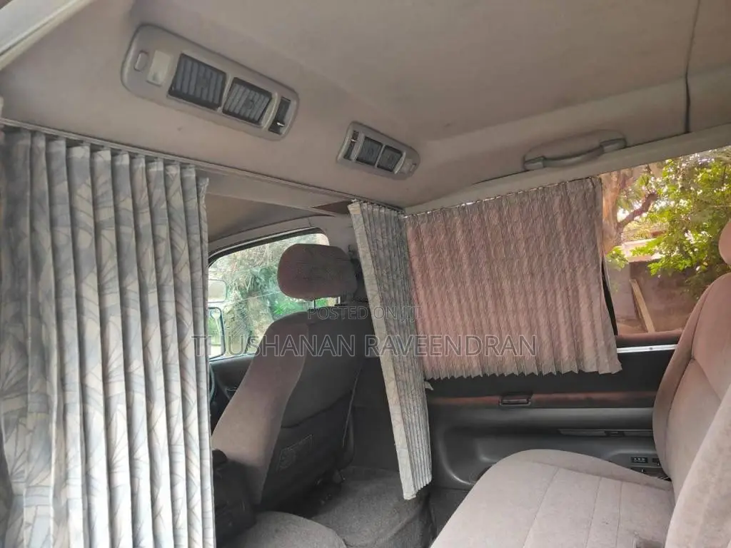 Toyota Dolphin 1995 Van (Used)