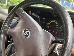 Toyota Dolphin 1995 Van (Used)