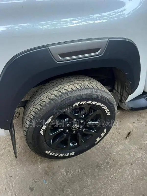 Toyota Hilux Rocco 2025 Pickup (Used)