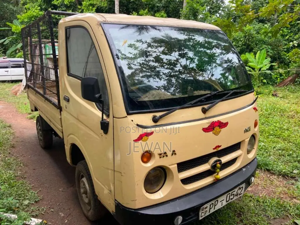 Tata Dimo Batta 2010 Lorry (Used)