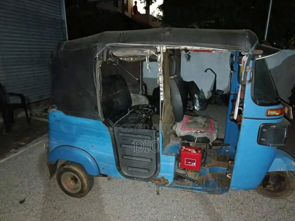 Bajaj 4 Stroke 2015 Three Wheel (Used)