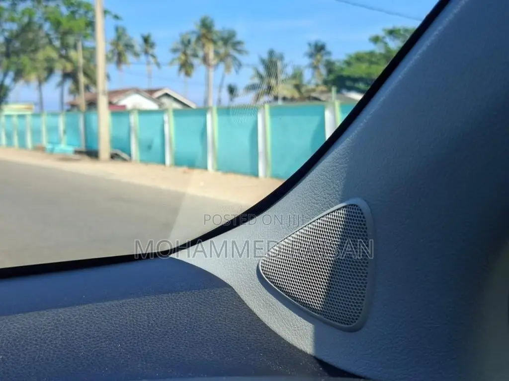 Toyota Vitz 2018 Car (Used)