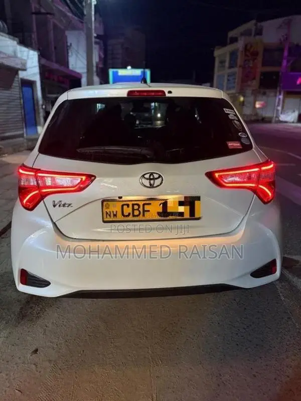 Toyota Vitz 2018 Car (Used)