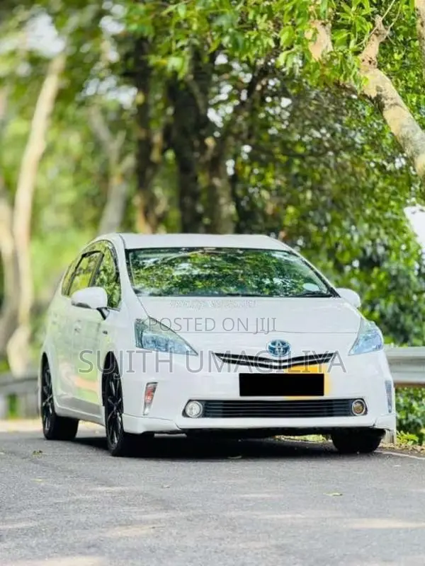 Toyota Prius ALPHA 2013 Car (Used)