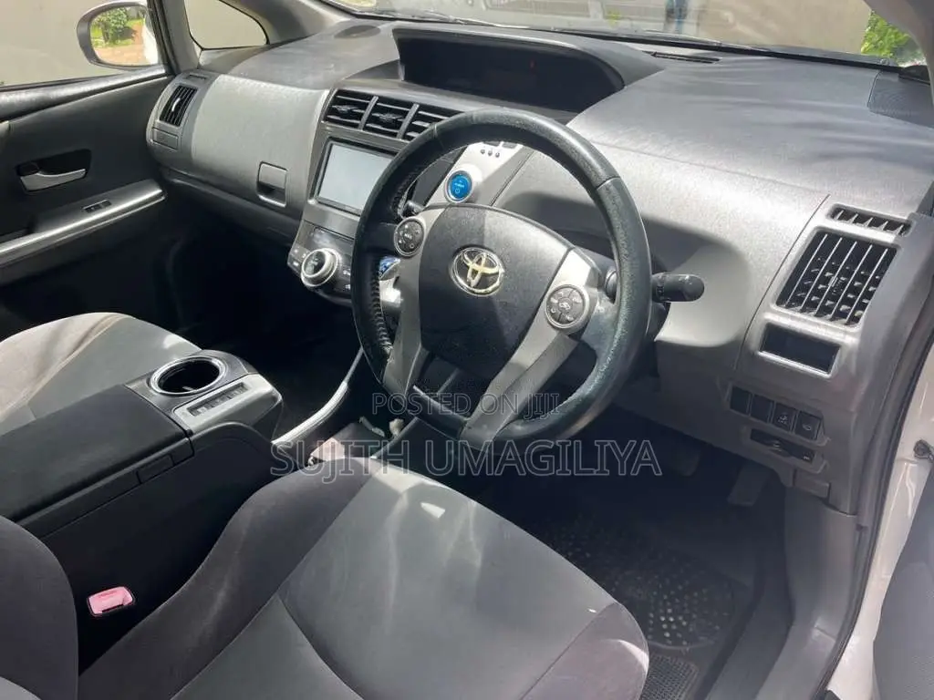 Toyota Prius ALPHA 2013 Car (Used)