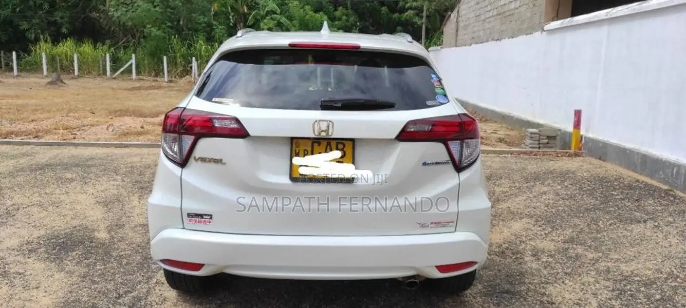 Honda Vezel 2014 Car (Used)