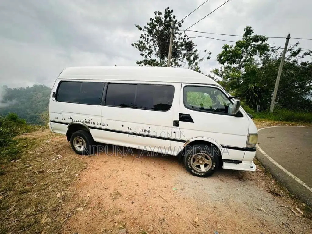 Toyota Dolphin 1991 Van (Used)