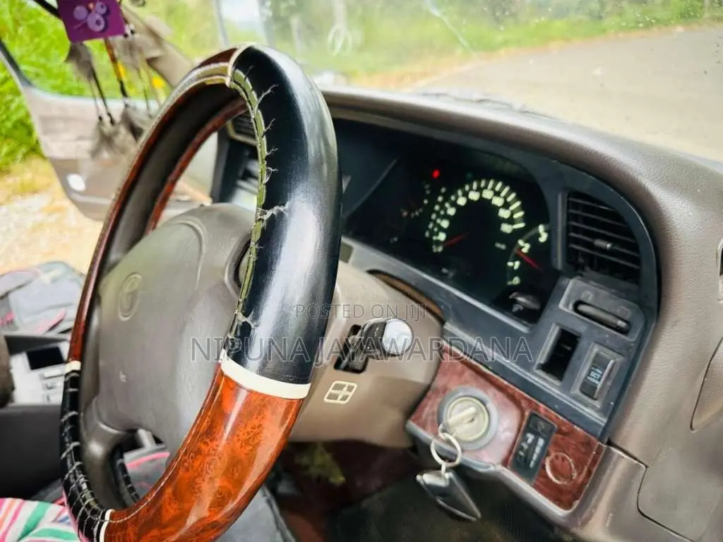 Toyota Dolphin 1991 Van (Used)