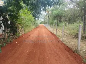 මරදන්කඩවල නගරය පෙනෙන දුරින් සින්නක්කර බිම්කොටසක්