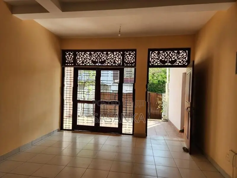 Ratmalana Modern Three Storey Luxury House for Sale
