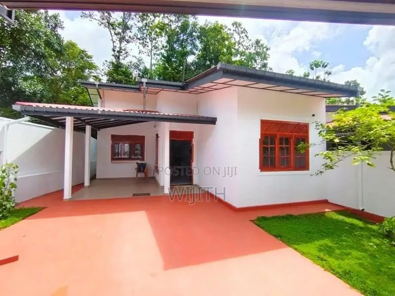 ගඩොල්වලින් සෑදු ළස්සන තනි මහල් නිවසක් විකිනිමට කොටිටාව පොල්ගස්ඕවිට.