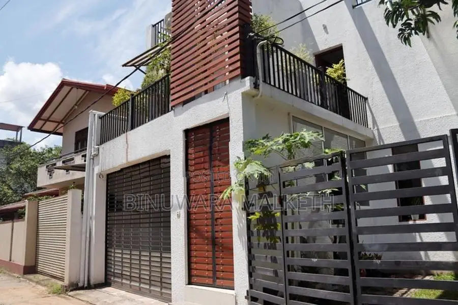 Three- Storey House for Rent Mulleriyawa