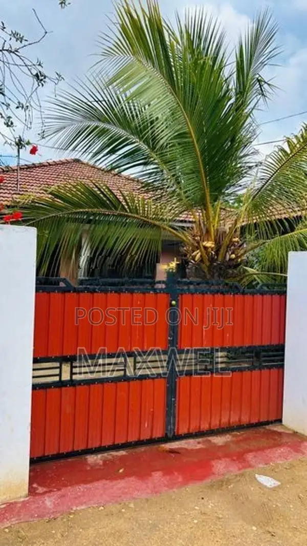 House with 3 Shops for Sale in Sillalai