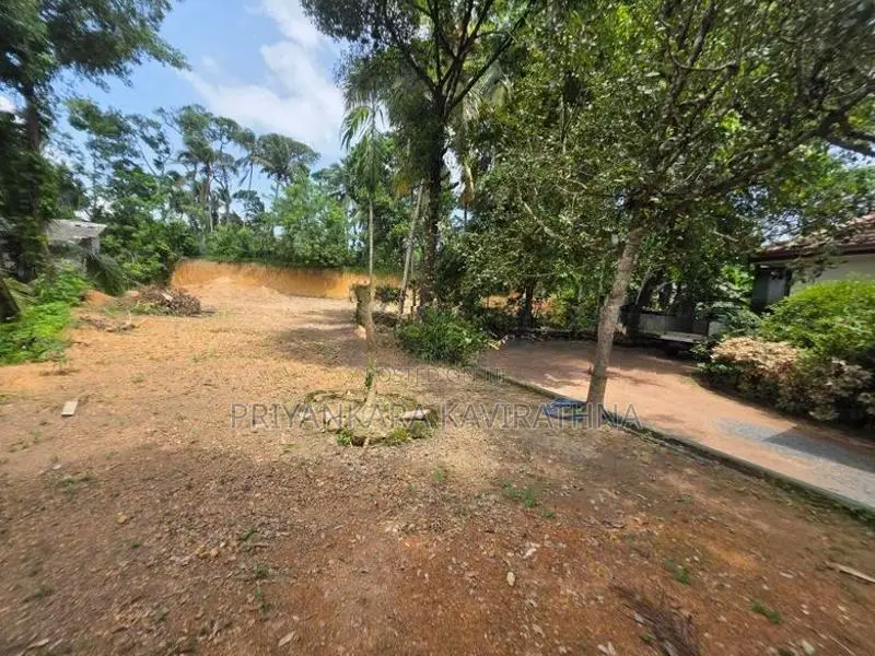 Facing 255 Kottawa Road / 22 Perches For Sale in Piliyandala